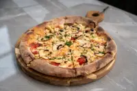 Pizza Pollo y Champiñón